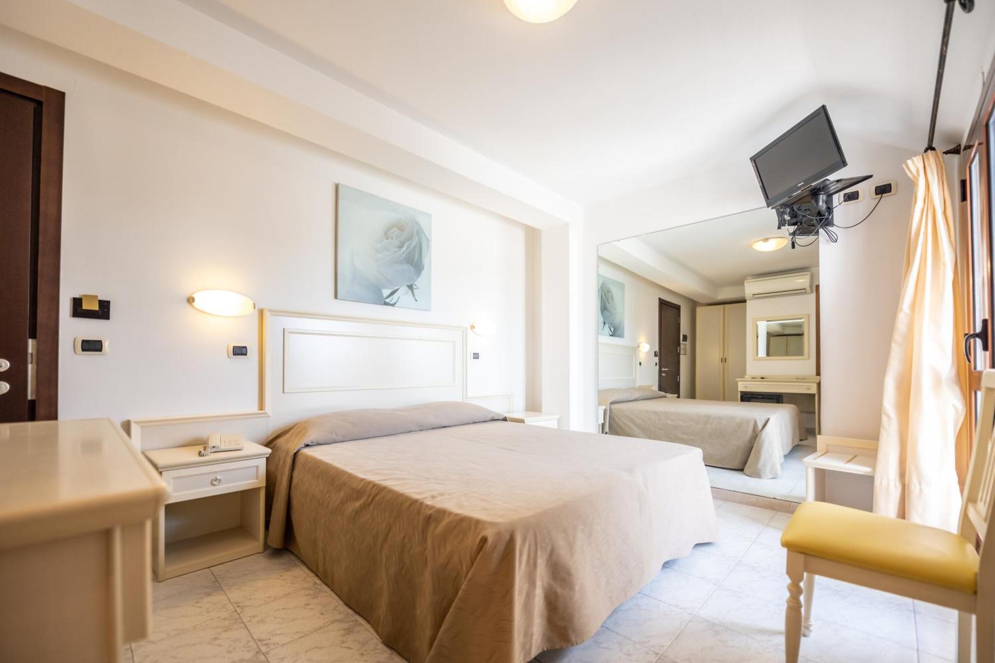Hotel Florence サン・ベネデット・デル・トロント エクステリア 写真