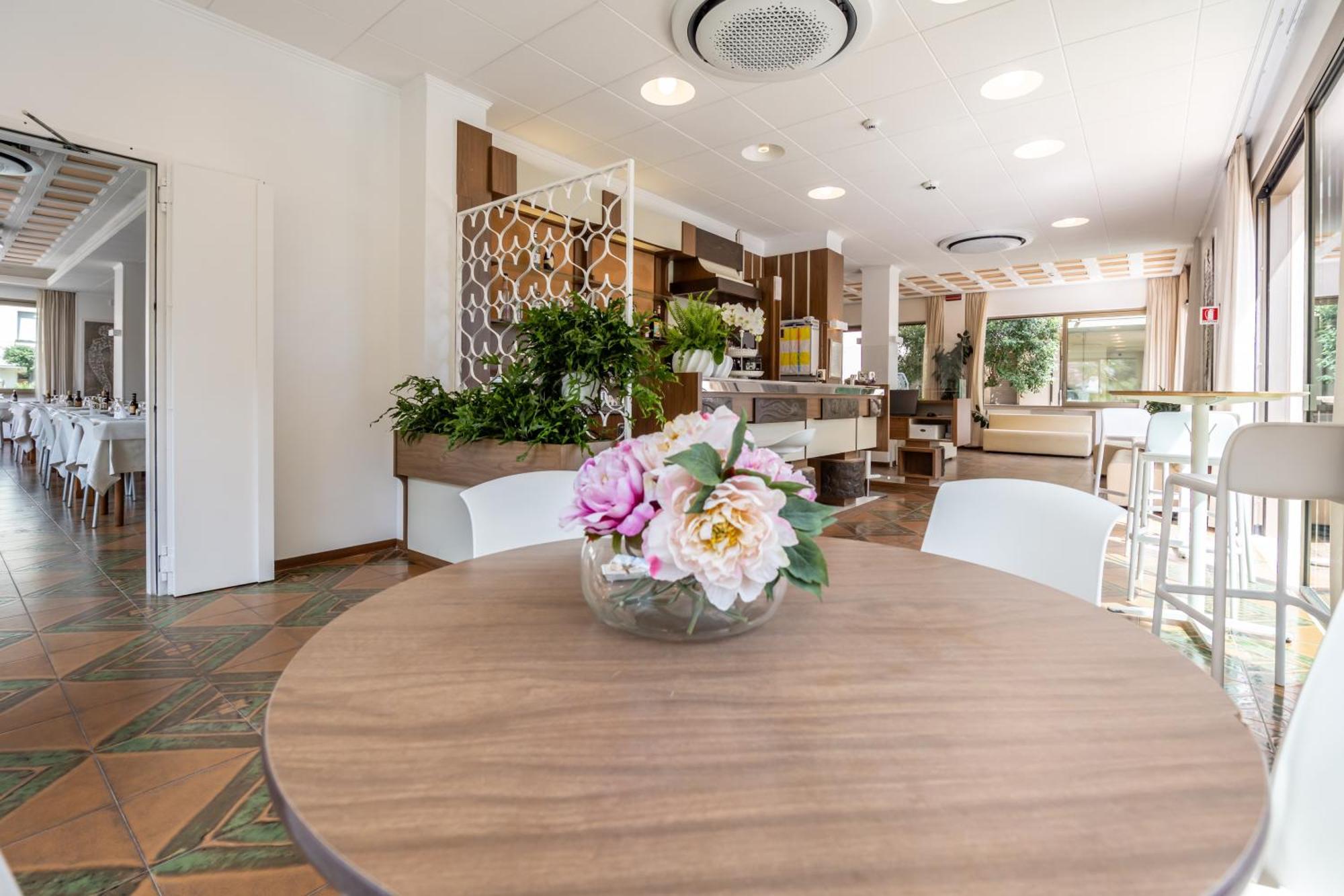Hotel Florence サン・ベネデット・デル・トロント エクステリア 写真
